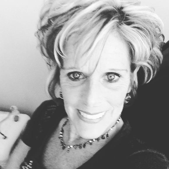 Meet your Posher, Sharon - Picture 5 of 8